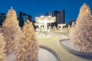 聖誕好去處2022-d2place-戶外白色聖誕樂園-白色飄雪場景-旋轉木馬-聖誕打卡