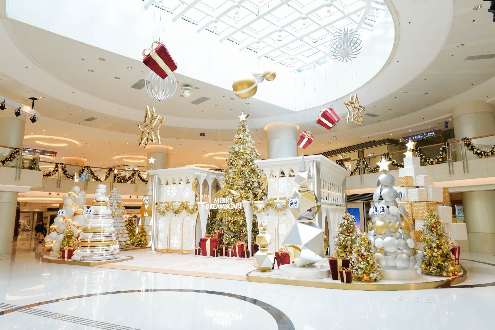 ELEMENTS圓方聖誕2023丨8米高巨型聖誕樹！每小時聖誕魔幻劇場
